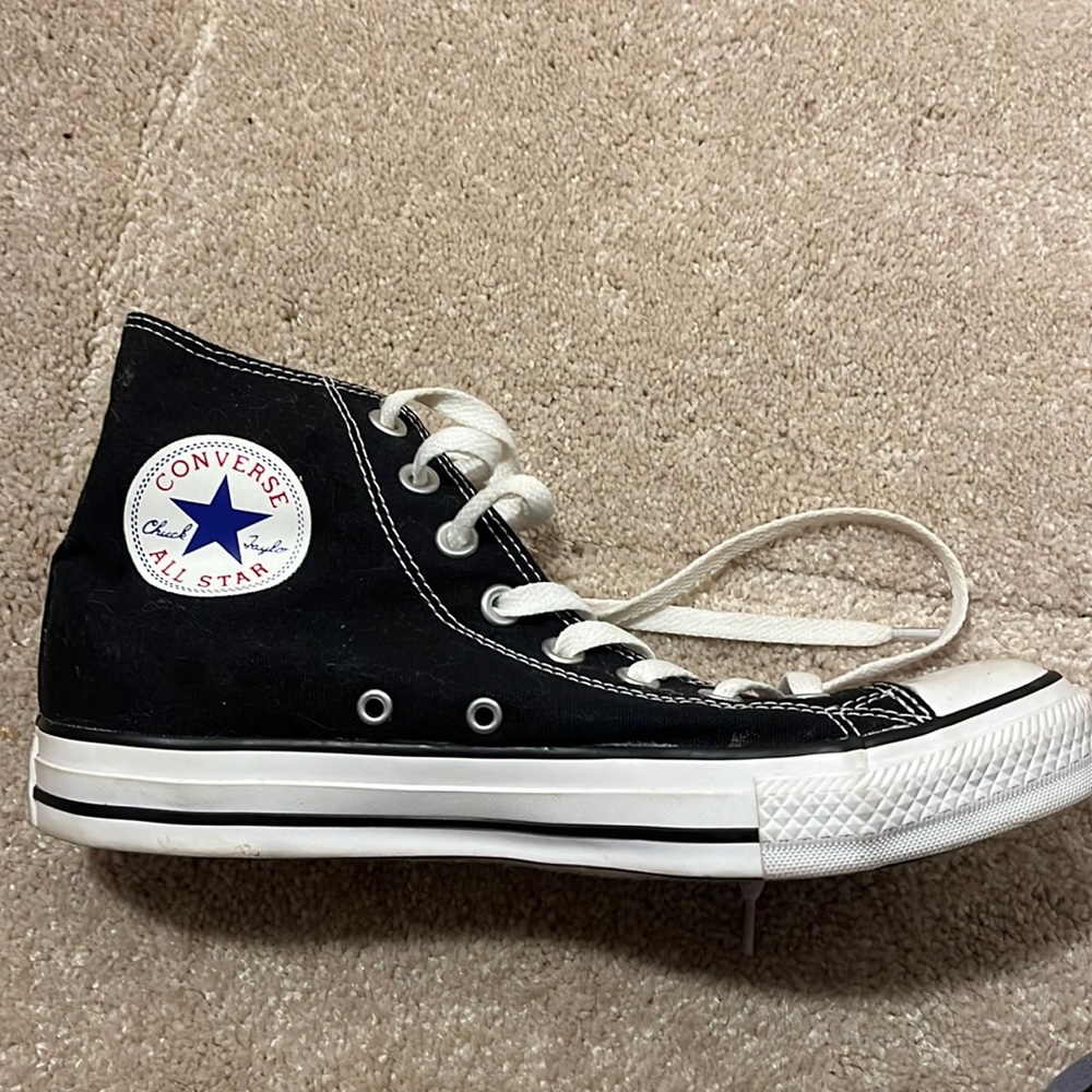 Women’s size 9 converse.